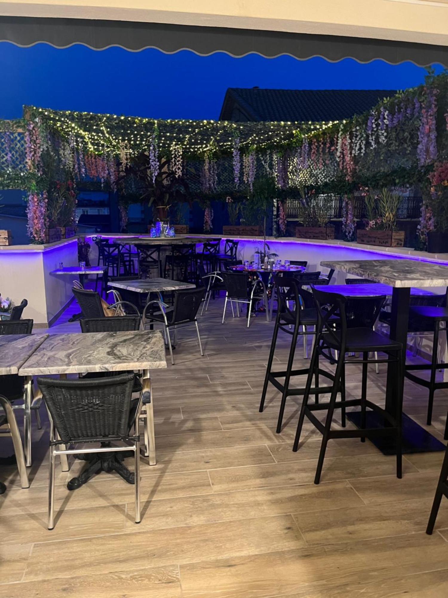 Appart Hotel Les Fleurs Alès Esterno foto